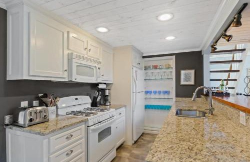 Mashpee House | Stay On The Cape Vacation Rentals: Contemporary Saltbox In New Seabury