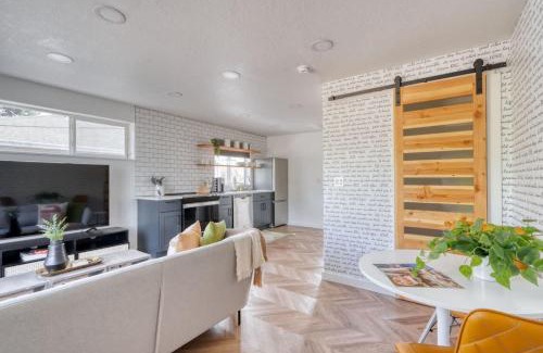 Woodstock Apartment | Stay Portland Collection - The Perfect Artist's Retreat in Woodstock