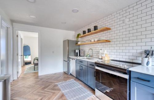Woodstock Apartment | Stay Portland - The Woodstock Inn - Reed College & Vintage Shops