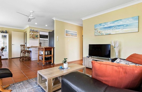 Traviston House | Stay Salty - Holiday Retreat