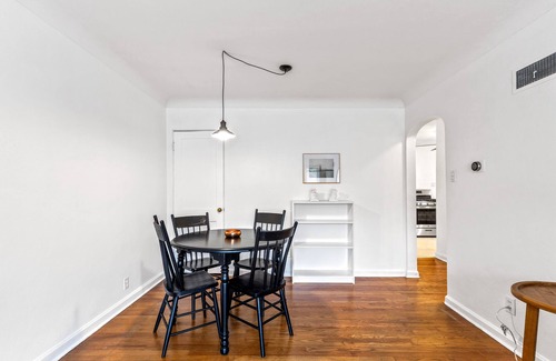 Bella Villa House | Stay STL*2 Bed House*Dog Friendly*Fenced Yard*W/D