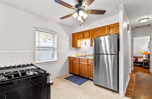Bella Villa House | Stay STL*2 Bed House*Dog Friendly*Fenced Yard*W/D