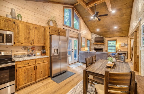 Morganton Cabin | Stay Warm & Cozy in Blue Ridge! Hot Tub & Fire Pit | 8 Min to Downtown