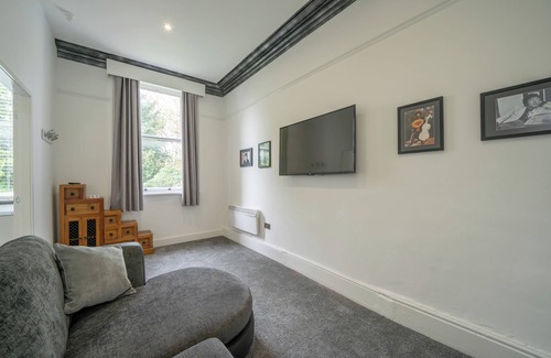 West Derby Apartment | Stay where it all began for The Beatles!