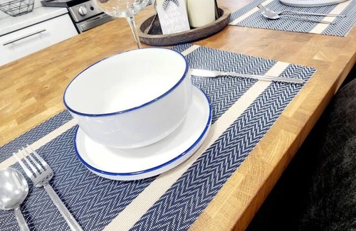 Walkerville Apartment | Stay Windsor - Central/parking