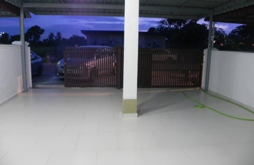 Taman Gadong Perdana House | Stay99 House 2 (max 14 pax)
