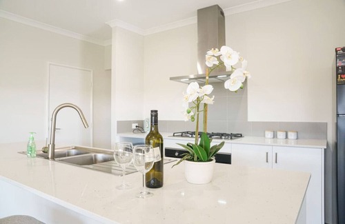 Baldivis House | StayAU 5BRM Coastal Retreat for Families in Perth