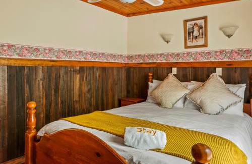 Badger Creek House | StayAU Cedar Lodge 3BR Quaint Countryside Cottage