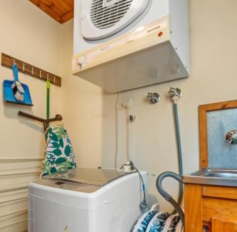 Badger Creek House | StayAU Cedar Lodge 3BR Quaint Countryside Cottage