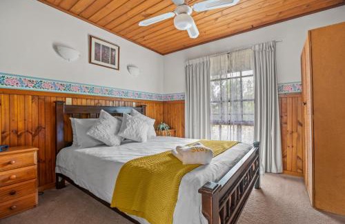 Badger Creek House | StayAU Lakeview Cottage 2BR Cozy Nature Getaway