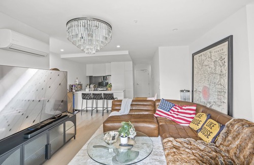 Oakleigh House | StayAU Modern Townhouse
