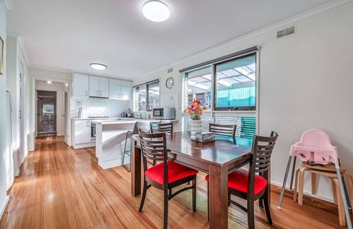 Cranbourne House | StayAU Newly Comforts 3BRM Pet Friendly Cranbourne