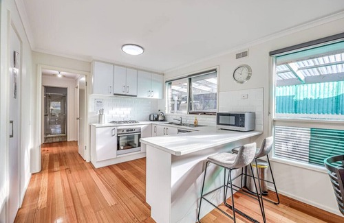Cranbourne House | StayAU Newly Comforts 3BRM Pet Friendly Cranbourne