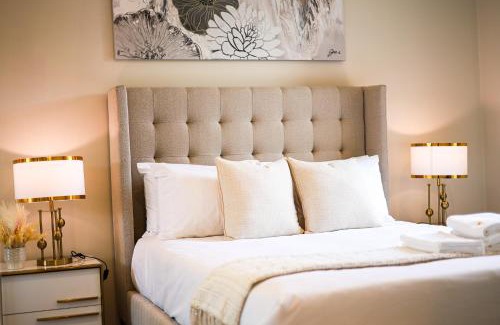 Pakenham House | StayAU Pakenham Townhouse with Lakeview