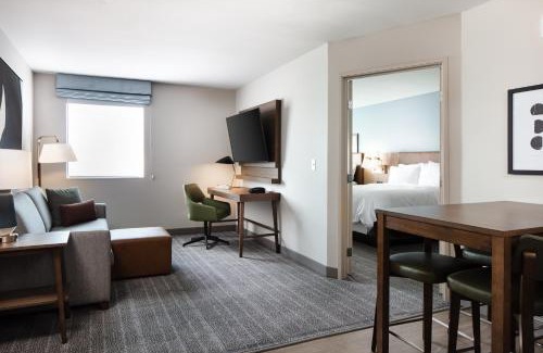 Iowa River Landing Hotel | Staybridge Suites - Iowa City - Coralville by IHG