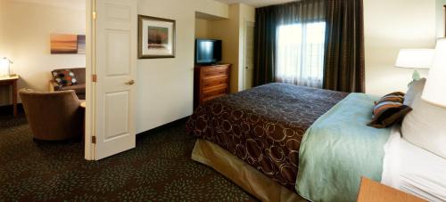 Maple Grove Hotel | Staybridge Suites Minneapolis-Maple Grove by IHG