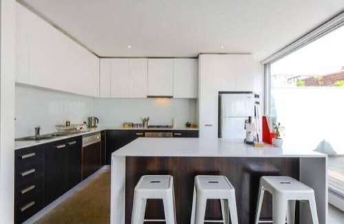 Collingwood Apartment | StayCentral - Collingwood Penthouse on Oxford - Oxford St, Collingwood - 2 Bedrooms, 2 Beds, 1 Bathrooms, 1 secure undercover parking spot.