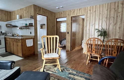 Algoma District Cottage | Staying by the Lakeside Cottages