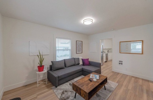 Coos Bay House | #StayInMyDistrict Coos Bay Primrose Cottage