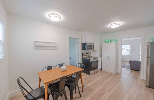Coos Bay House | #StayInMyDistrict Coos Bay Primrose Cottage