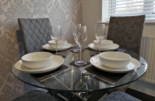 Little Hay Apartment | StayNEC LAMPREY- Lux Apartment - Birmingham - For Company, Contractor & Leisure Stays NEC, HS2, JLR, Airport