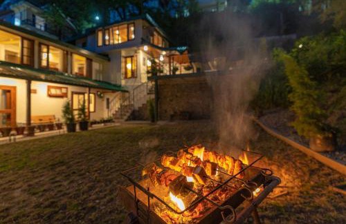 Chhota Shimla Villa | StayVista at Driftwood Cottage
