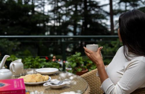 Chhota Shimla Villa | StayVista at Driftwood Cottage