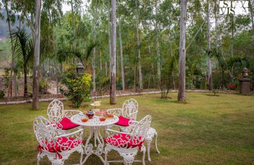 Kishangarh Villa | StayVista at Silver Slopes with outdoor pool