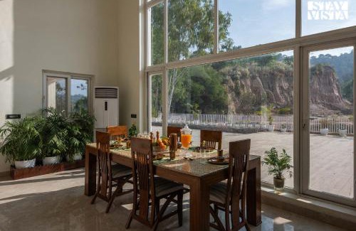 Kishangarh Villa | StayVista at Silver Slopes with outdoor pool
