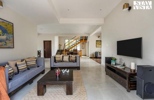 Wellington Villa | StayVista at Villa Aruvi with Bonfire, Lawn