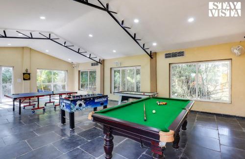 Mocha Villa | StayVista's Bhils Kabeela - Kanha - Outdoor Pool, Games Room & Kids Zone