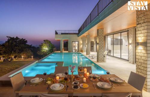 Kadadhe Villa | StayVista's Esperanza - Mountain-Side Retreat with Infinity Pool, Jacuzzi, Gazebo & Indoor-Outdoor Activities