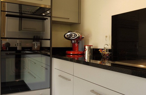 Adelboden House | Steam & massage shower, wok, teppanyaki, 1x CEE 400V/16A (11 kW, 16A, 3Ph)