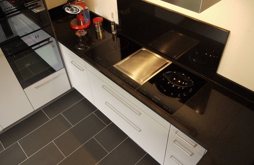 Adelboden House | Steam & massage shower, wok, teppanyaki, 1x CEE 400V/16A (11 kW, 16A, 3Ph)