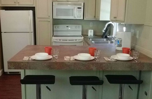 Westfield Cottage | Steffi's Stuga (little lake cottage): Relax and Re-energize near Lake Erie!