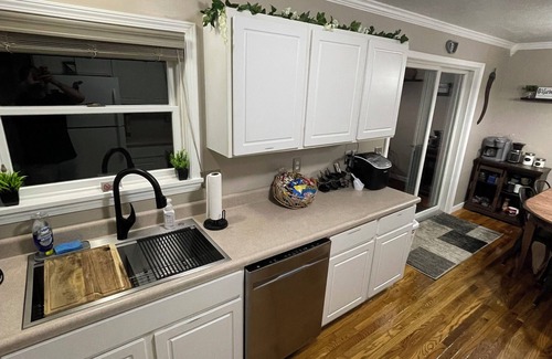 Michaywe House | Stellar’s Place -Brand New Hot Tub, King Bed, Conveniently Located, Clean, Games