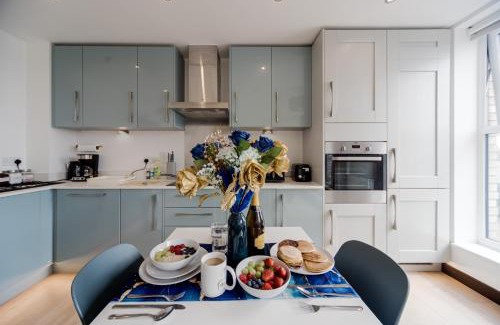 Dartford Apartment | Step Free -Fully Private -Equipped Kitchen- 2 Bed 2 bathroom Dartford London Flat Mins from Bluewater and Station with 500mb Wifi