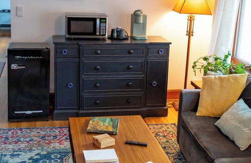 South Burlington House | Step into a world where midcentury modern charm embraces Vermont's beauty!