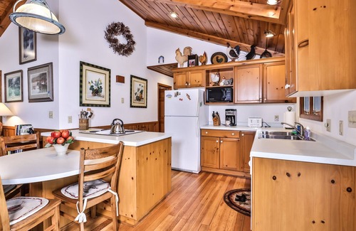 Sayner Cottage | Stepaway Vacation Rentals- Schneider Cabin