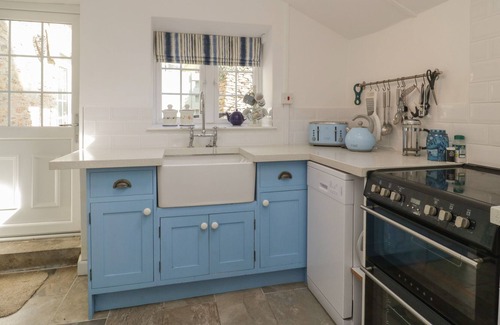 Littlebredy Cottage | STEPPING STONES, pet friendly, with open fire in Langton Herring