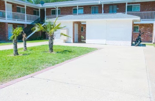 Biloxi Apartment | 💥👣STEPS 2 BEACH🏖️ /SLEEPS 4 & NEARBY CASINOS🎰