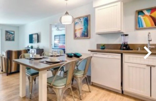 Mission Valley Condo | Steps away from Comic Con bus in relaxing Mission Valley hotel circle.