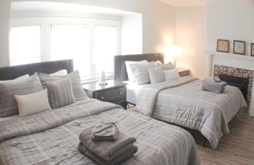 Bloomfield Apartment | Steps Away From Hospital - 2 Queen Bed - City View