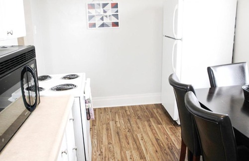 Bloomfield Apartment | Steps Away From Hospital - 2 Queen Bed - City View