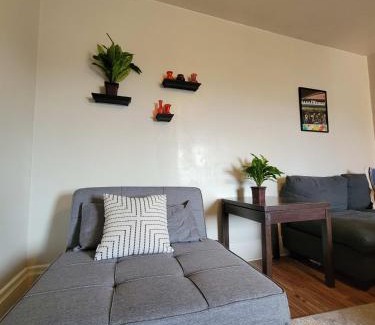 Bloomfield Apartment | Steps Away From Hospital - 2 Queen Bed - City View