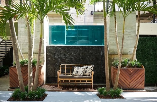 South of Fifth House | Steps Away from Nikki Beach! With Onsite Swimming Pool, Pets are Welcome!