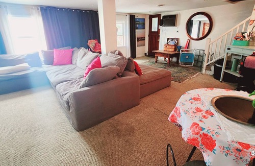Buzzards Bay Apartment | Steps from Marina, beach, restaurants!