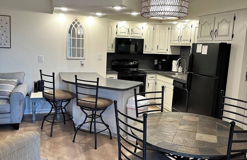 Ocean Drive Condo | Steps from the Sand - 3 bedroom condo in a quiet community with a pool at NMB