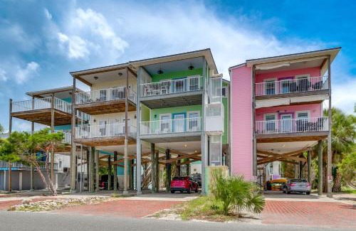 Cedar Key House | Steps to Beach Waterfront Cedar Key Home!