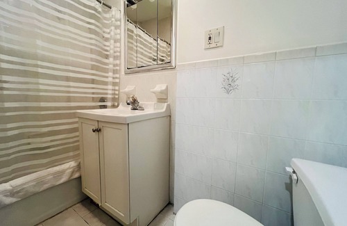 Lincoln Square Apartment | Steps to Central Park, Broadway, Lincoln Center